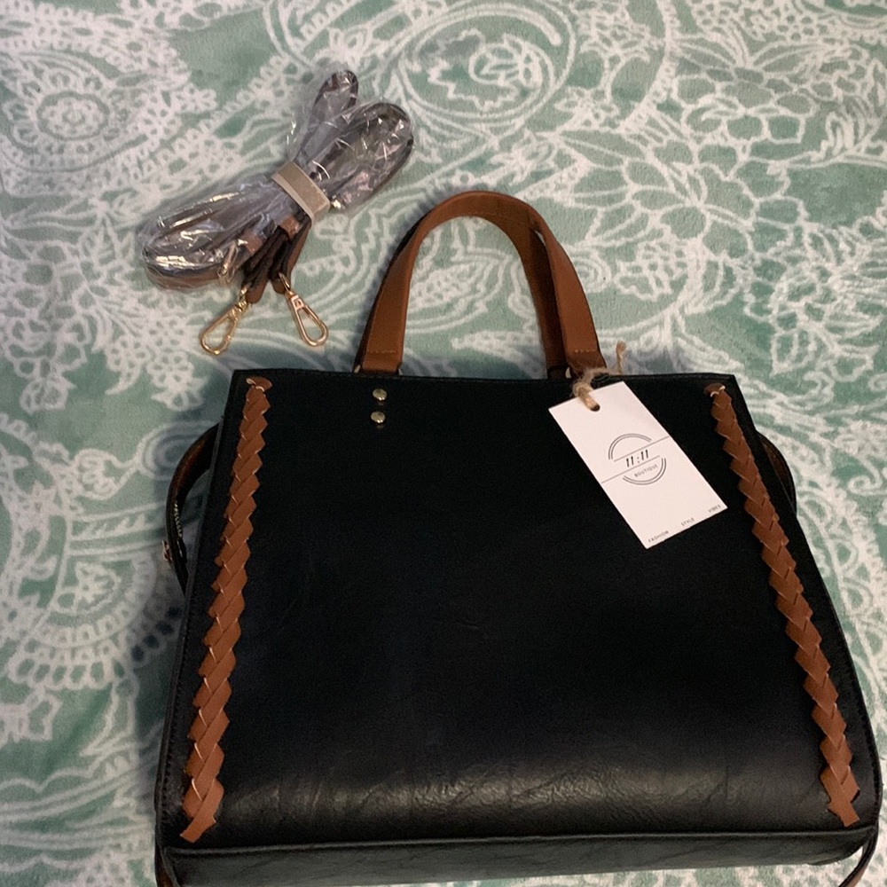 Nice handbag with removable strap